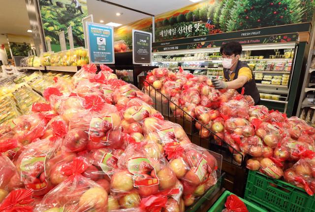 梅雨台风下韩苹果批发价一斤20元 创2003年以来最高水平