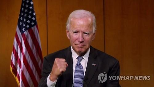 ② [美 흔드는 인종차별]  대선전 변수 부상…트럼프 vs 바이든 극과 극 행보 