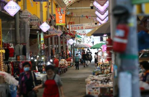 코로나19 재확산에 꺾여버린 경기 진단...방역·추경에 사활