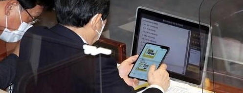 국회로 간 통신비 공방...</br>정치적 vs 효과적