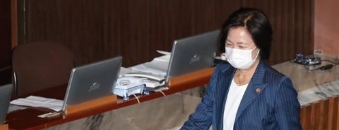 추 장관 의혹 무협의…</br>검찰개혁에 집중