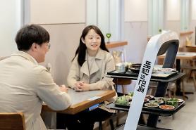 Autonomous serving robots draw positive feedback from restaurants