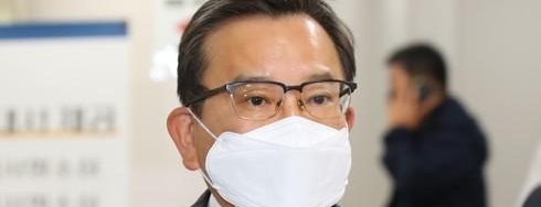 김학의 항소심서 법정구속</br>1심 뒤집고 2년6개월 실형
