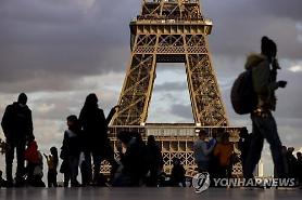 Foreigner caught for posting threatening flyers at French Embassy in Seoul: Yonhap