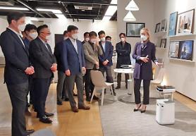 Người thừa kế Samsung triệu tập cuộc họp chiến lược thiết kế