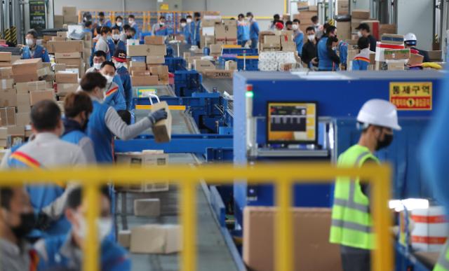 终于来了！韩将出台相关规定限制快递员工作时间