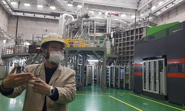 Fusion research tokamak sets new record in super-hot plasma