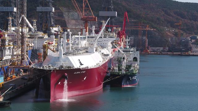대우조선해양, 세계 최초 ‘조선소 안벽’서 LNG 선적작업 성공