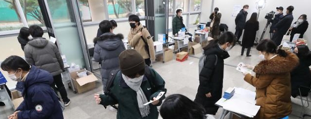 오늘 코로나19 확산 속 수능...</br>확진·격리자 포함 49만명