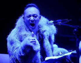 ​Các nghệ sĩ Big Hit hợp tác với ca sĩ quá cố Shin Hae-chul bằng AI và ảnh ba chiều