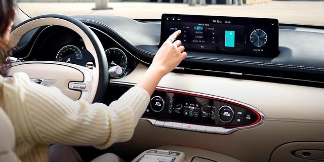 Hyundais luxury SUV offers stand-alone music streaming using LTE network