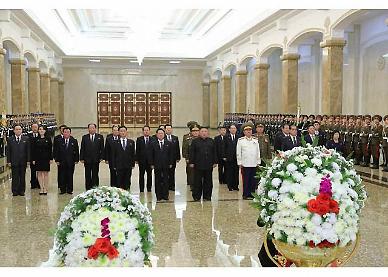 美 대선 언급없는 北김정은, '김정일 사망일' 금수산궁전 참배 의미는? (종합)