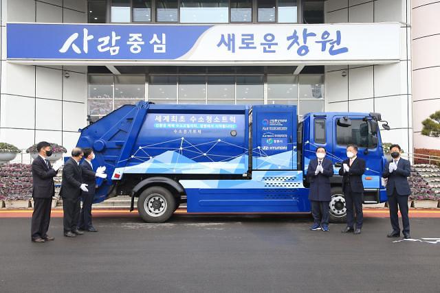 Southern port city demonstrates worlds first fuel cell-powered garbage truck