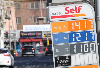 수요는 줄었다는데, 기름값은 왜 오를까?