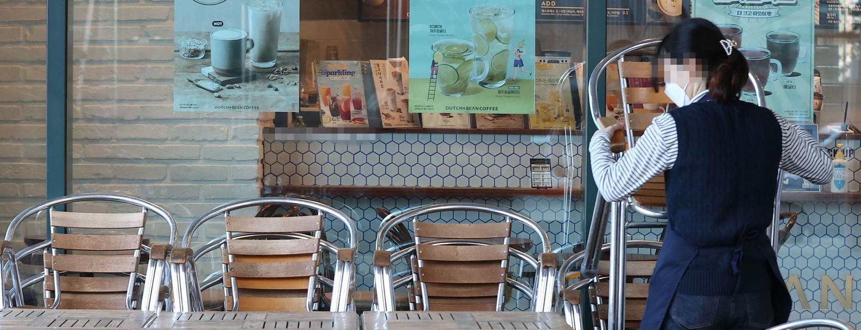 18일부터 카페도 착석 가능...</br>섭취 외에는 마스크 착용