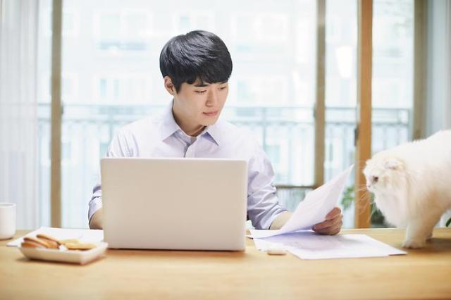 调查：韩职场人士去年平均居家办公52天
