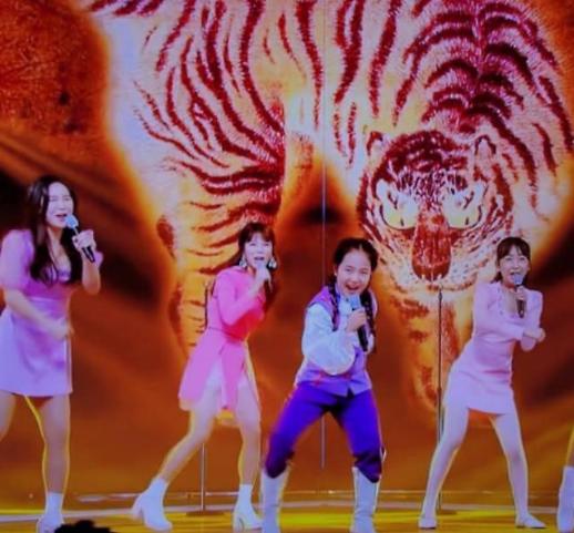 [이상국의 타임캡처]범 내려온다신드롬, 3억뷰 정부홍보영상에서 미스트롯 김태연까지