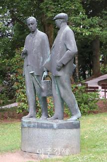 로봇이 체코어라고? 로봇 탄생 100년史