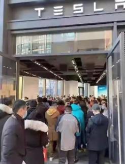 [中 전기차 시장 폭발]모바일 앱으로 車 산다