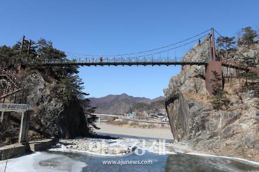 [기수정의 여행 in] 충주호 월악산 자락에는 악어 가족이 산다