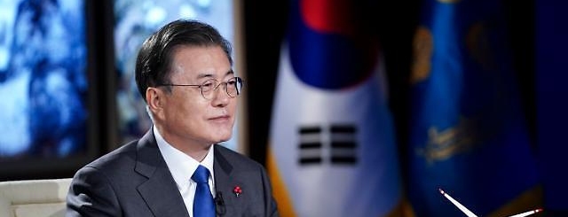 윤석열 대선주자 1위? </br> 文, 기소·수사권 분리 계속돼야