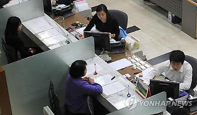 ​[금소법 논란] 시행 앞둔 ‘금소법’ 지주사의 자회사 경영 간섭으로 이어지나