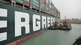 Tàu container khổng lồ Ever Given mắc kẹt ở kênh đào Suez ảnh hưởng như thế nào với Việt Nam?
