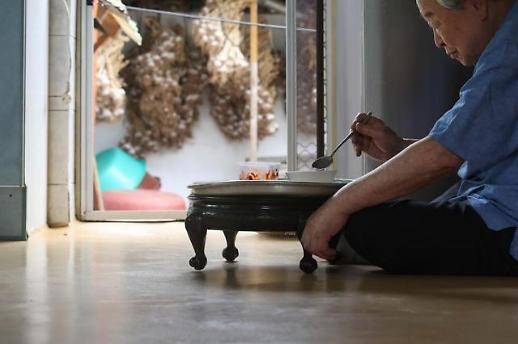 ​[노인이 지배하는 세상]② 고독사 방지부터 원격의료까지...고령사회 대비 시작