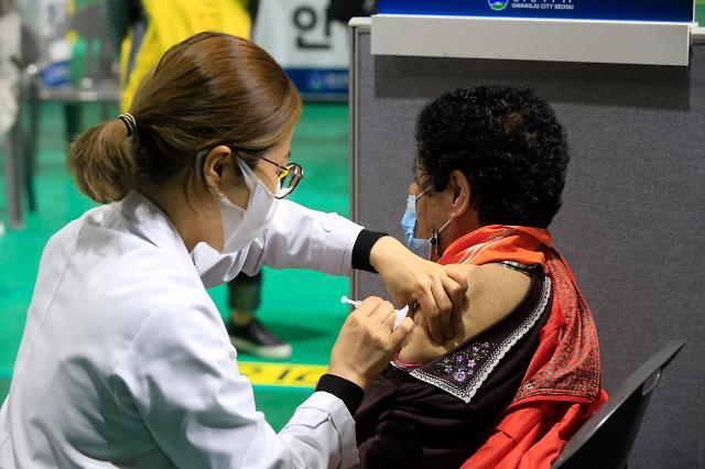 韩国新冠疫苗接种人数超百万 总理呼吁防疫心理勿放松