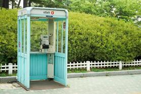 Provincial government turns telephone booths into battery-sharing stations for electric motorcycles