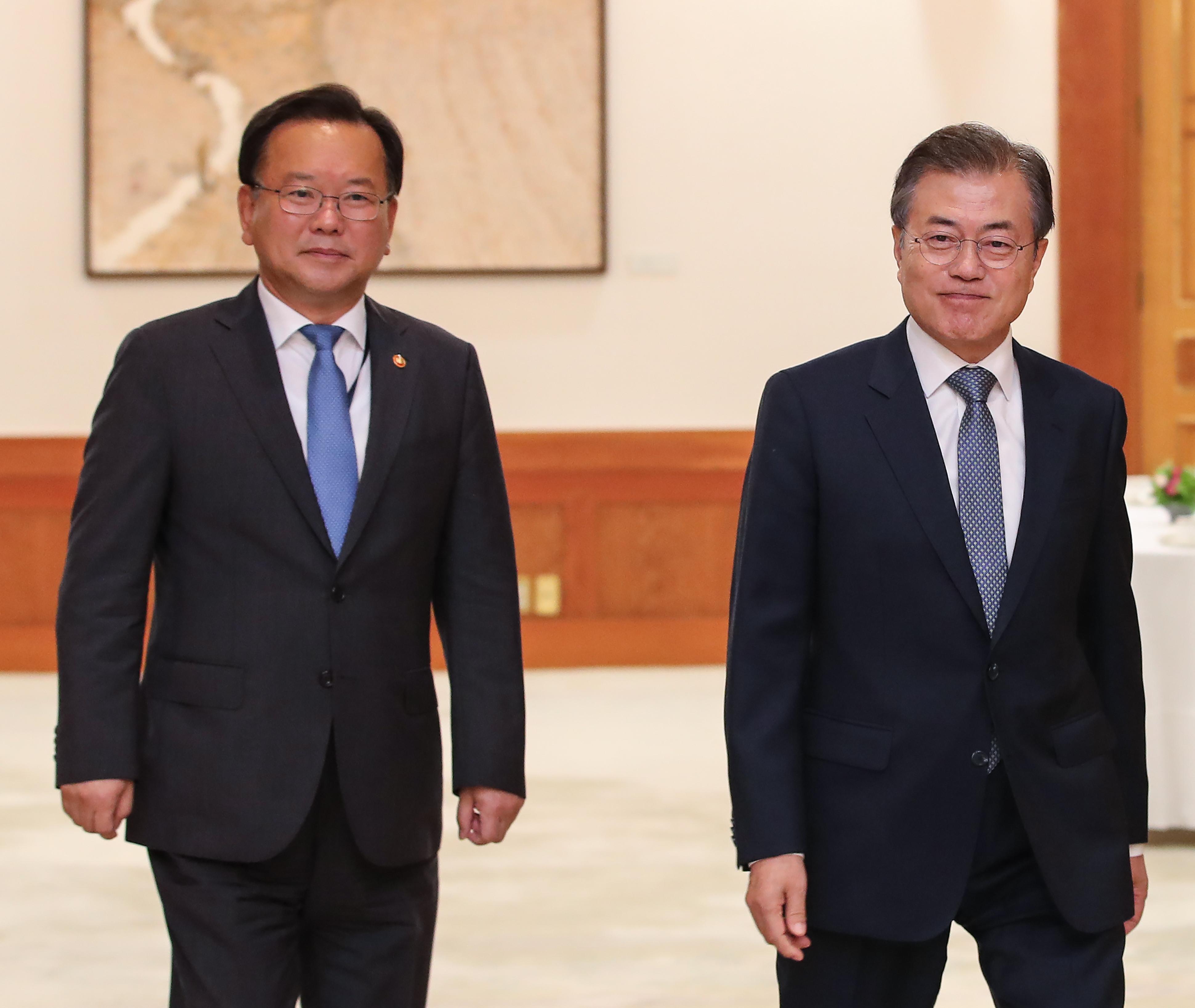 文在寅提名金富谦为国务总理