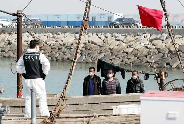 韩海警抓获非法越境捕捞中国渔船