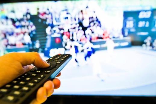 [활로 찾는 지역방송] ② 발목 잡는 방송법...지역채널도 라이브 커머스 허용해야 