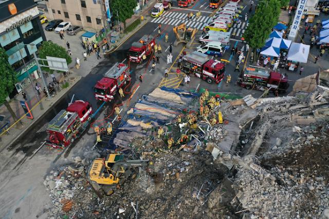 [종합2보] 철거 중 와르르…광주 학동 건물붕괴로 9명 사망·8명 중상