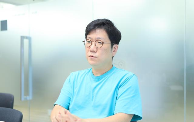 성낙호 네이버 클로바 CIC 비즈 AI 책임리더가 21일 아주경제와 인터뷰하고 있다.[사진=네이버 제공]