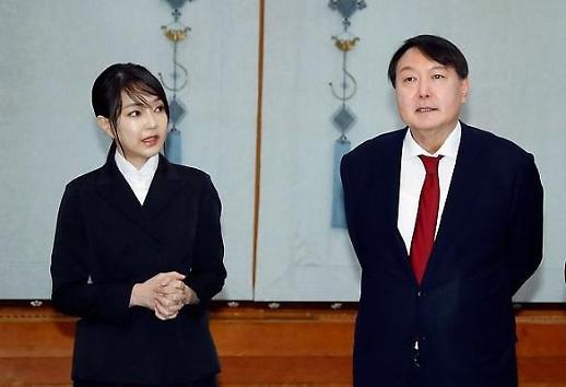 [뉴스분석] 꼬리에 꼬리 무는 부인·장모·최측근 의혹…무제한 검증대 선 尹