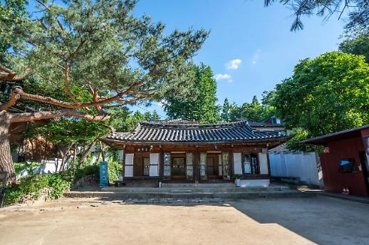 [지금, 여행] 빌딩숲 서울에서 찾은 운치…성북동 한옥이 들려주는 이야기 