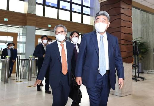 이스타항공 의문투성이 이상직 조카 출근... 법원 “소명하라”