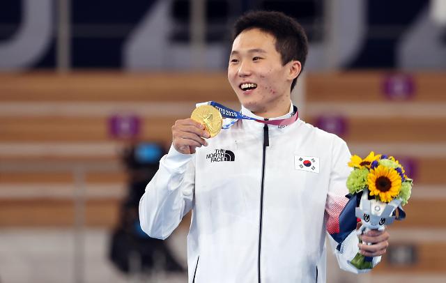 【东京奥运会】韩选手申在焕斩获男子跳马金牌