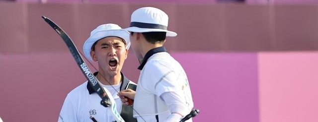 양궁 2관왕 김제덕</BR>한일전 긴장, 파이팅 기선 제압