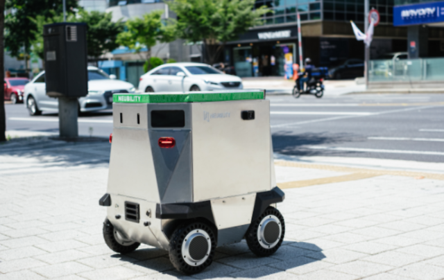 Korea Seven partners with robot developer to commercialize autonomous delivery robots