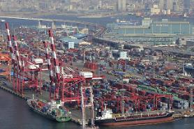 Busan to adopt AI device to prevent yard tractor drivers drowsy driving