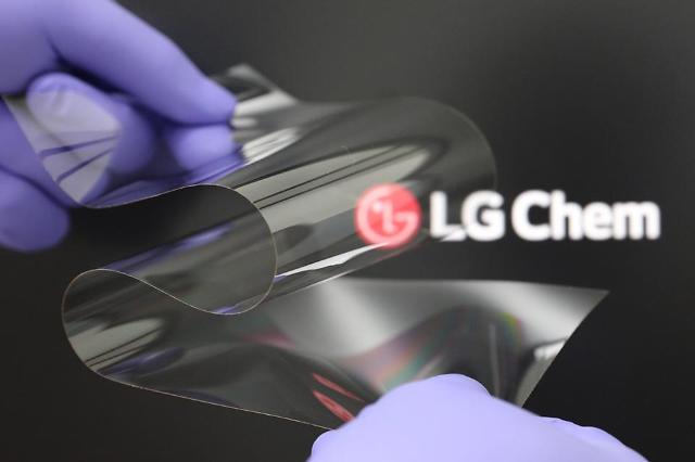 LG화학, 접힘 자국 개선한 리얼 폴딩 윈도우 개발···디스플레이 소재 시장 본격 진출