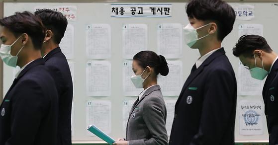 疫情之下就业困难 近10万韩国年轻人选择“躺平”