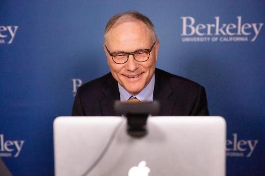 [빈섬 이상국의 파르헤시아] ​노벨경제학상 카드의 역설과 문재인의 선택