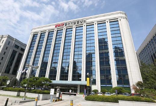 “10명 중 3명 월급 100만원 이상 줄어…40%는 투잡 뛴다”