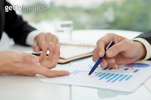 [위기의 보험산업]수익성 악화·규제 여전 기로에 선 보험산업…모호한 규제 개선해야