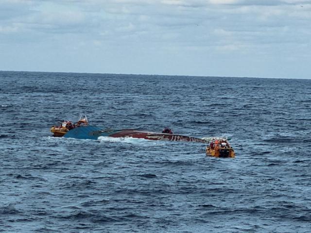 韩国海警在独岛近海救起两名中国船员