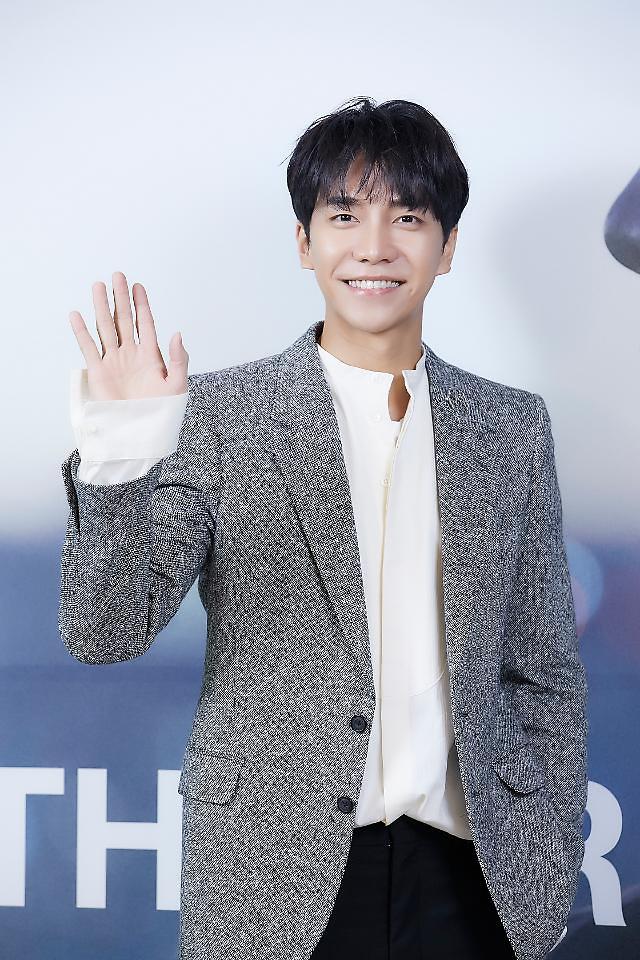 Popular singer-actor Lee Seung-gi to take legal action against cyberbullies