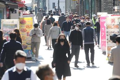 [일상회복 기대] 방역체계 완화…겨울철 바이러스 확산 변수